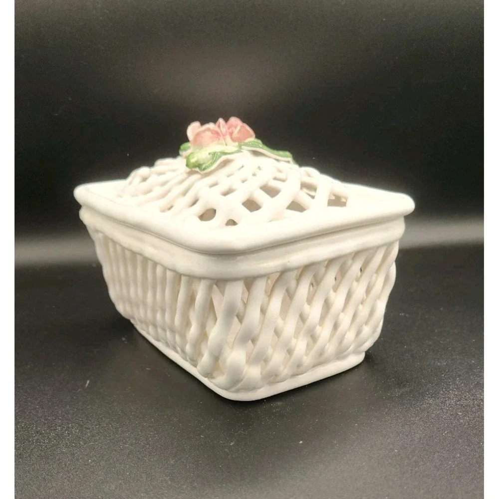 VIntage Savoir Vivre porcelain open-weave rectangular‎ lidded box Lattice Design